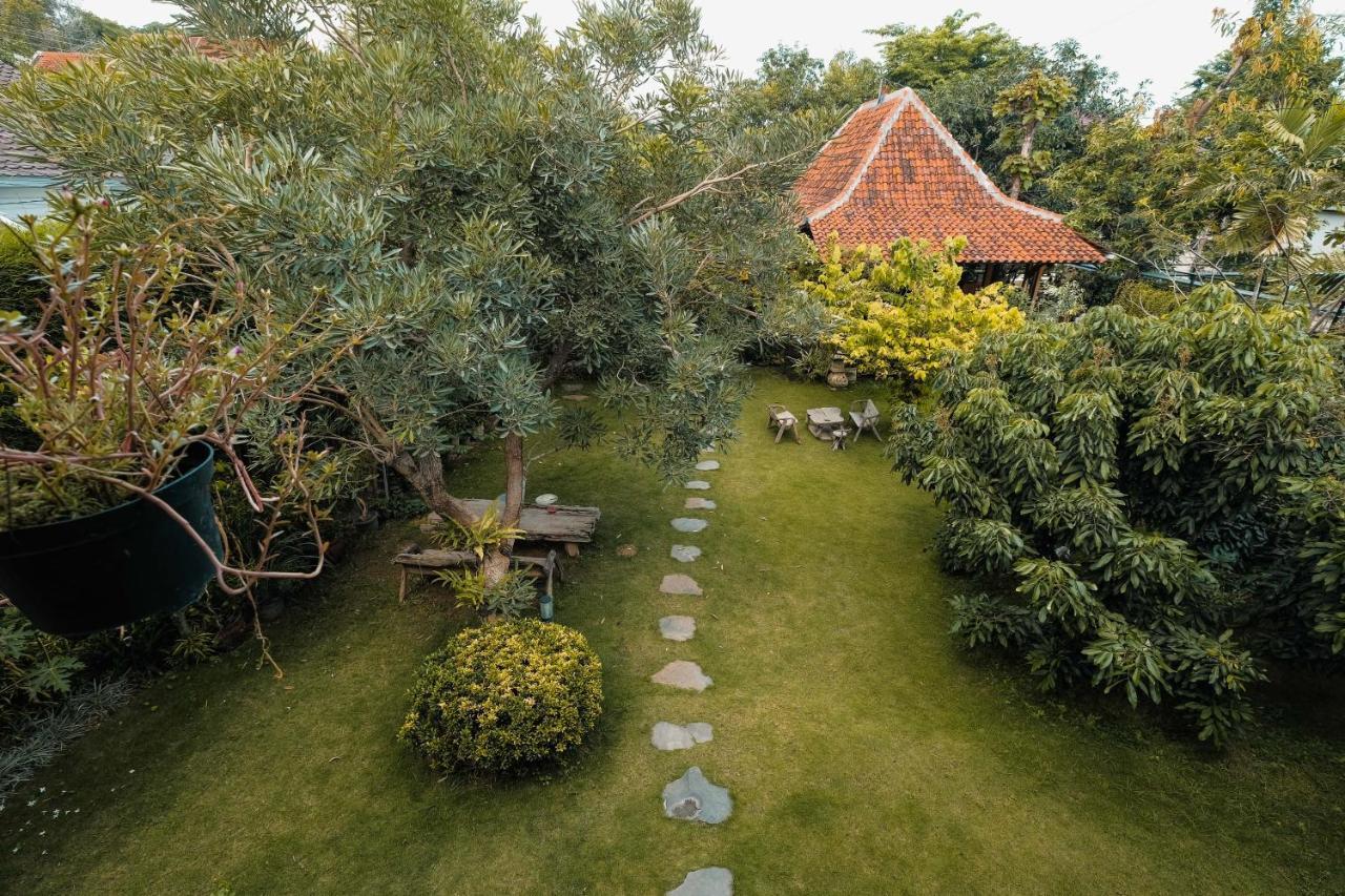 Bed and Breakfast Djajanti House Semarang Zewnętrze zdjęcie