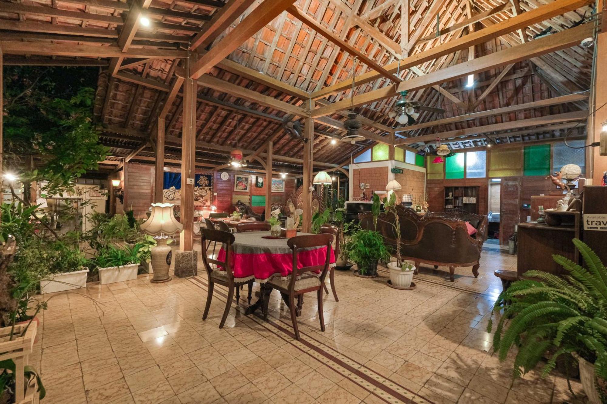 Bed and Breakfast Djajanti House Semarang Zewnętrze zdjęcie