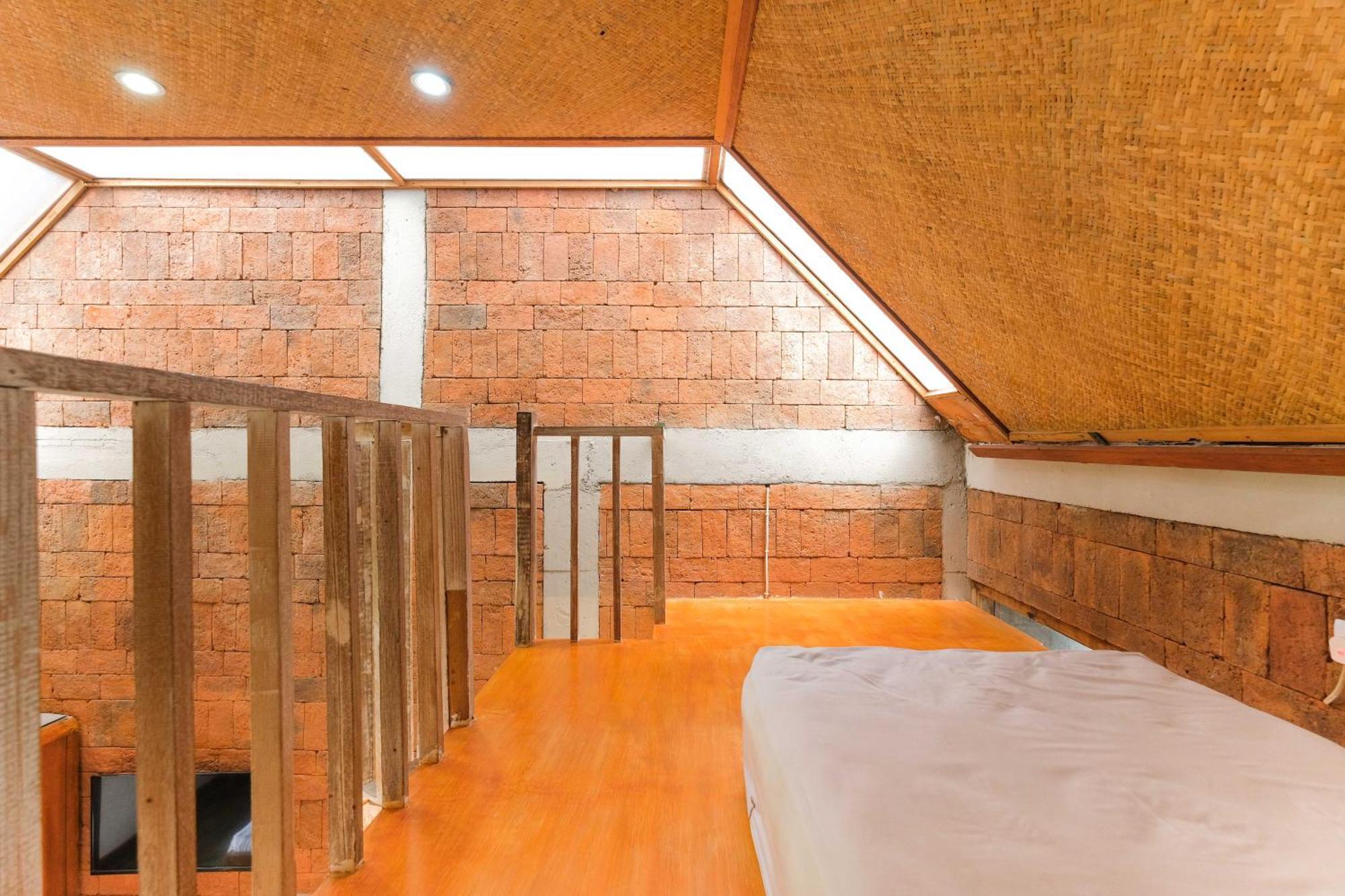 Bed and Breakfast Djajanti House Semarang Zewnętrze zdjęcie