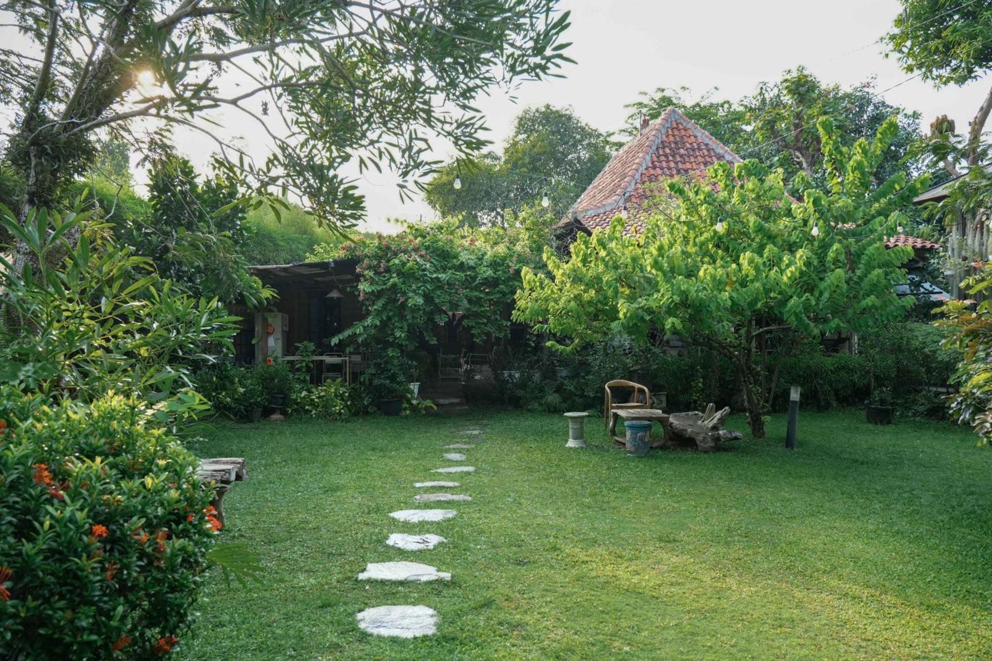 Bed and Breakfast Djajanti House Semarang Zewnętrze zdjęcie