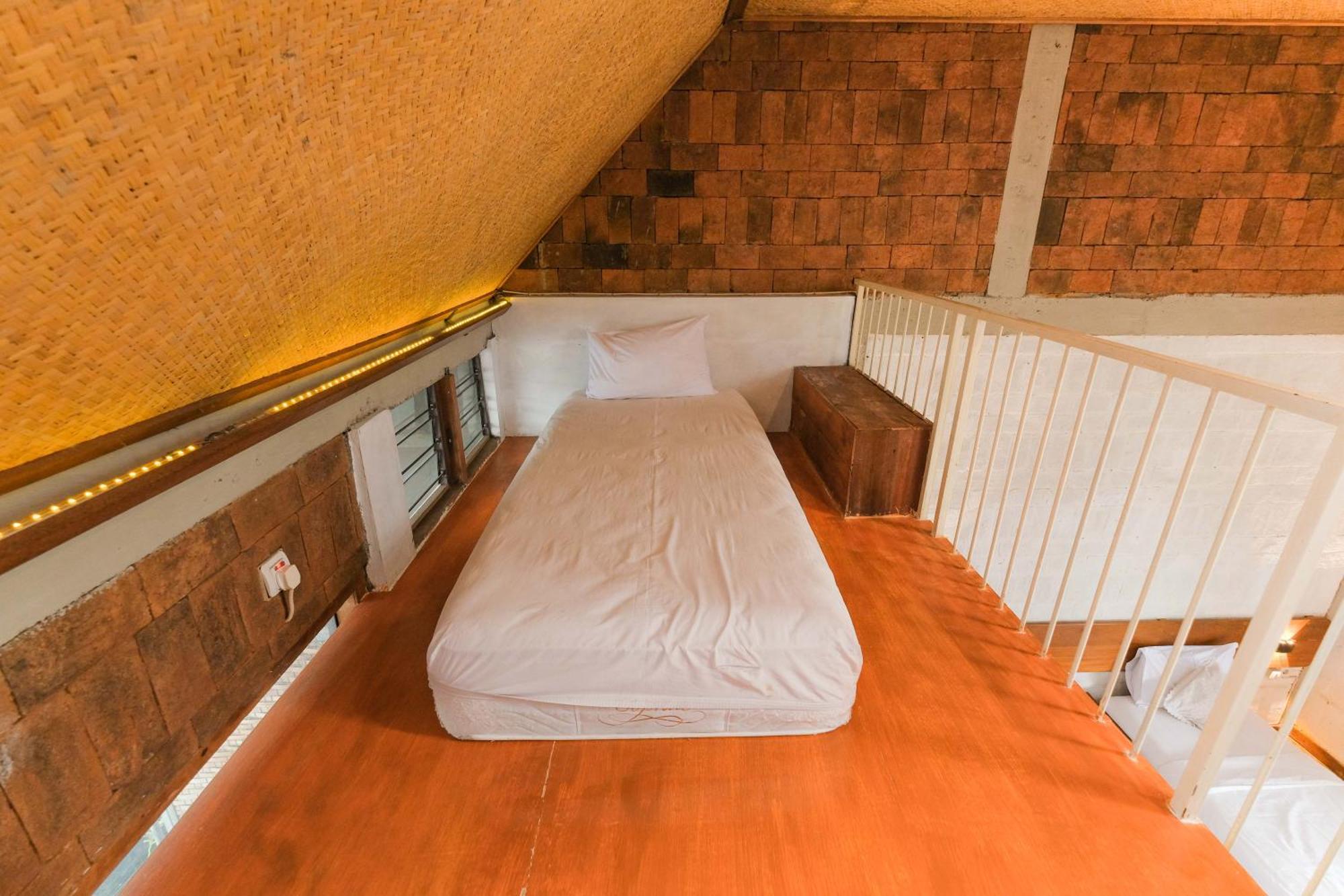 Bed and Breakfast Djajanti House Semarang Zewnętrze zdjęcie