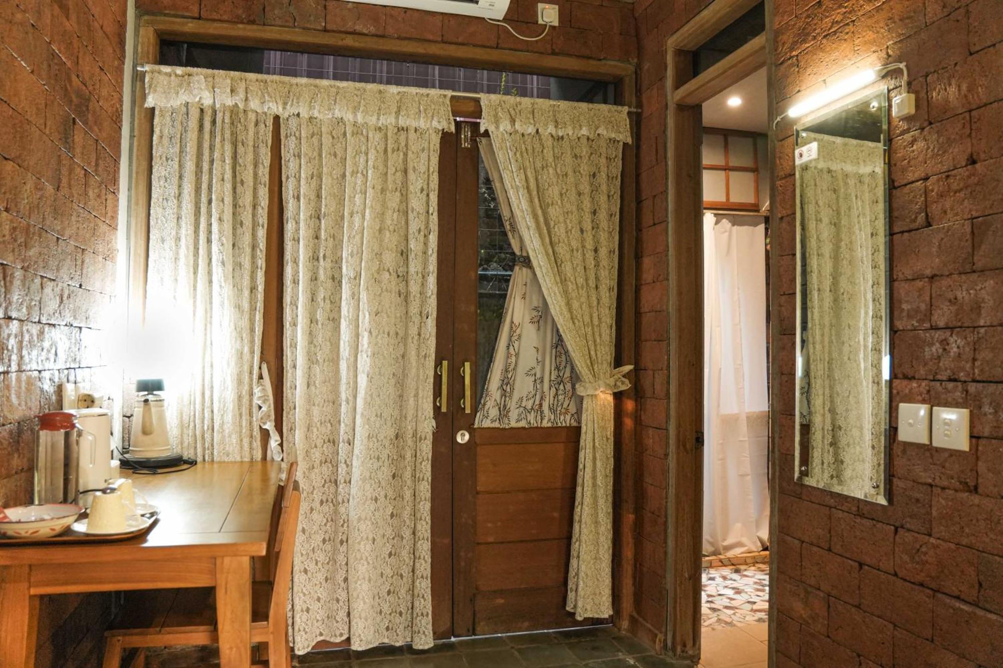 Bed and Breakfast Djajanti House Semarang Zewnętrze zdjęcie