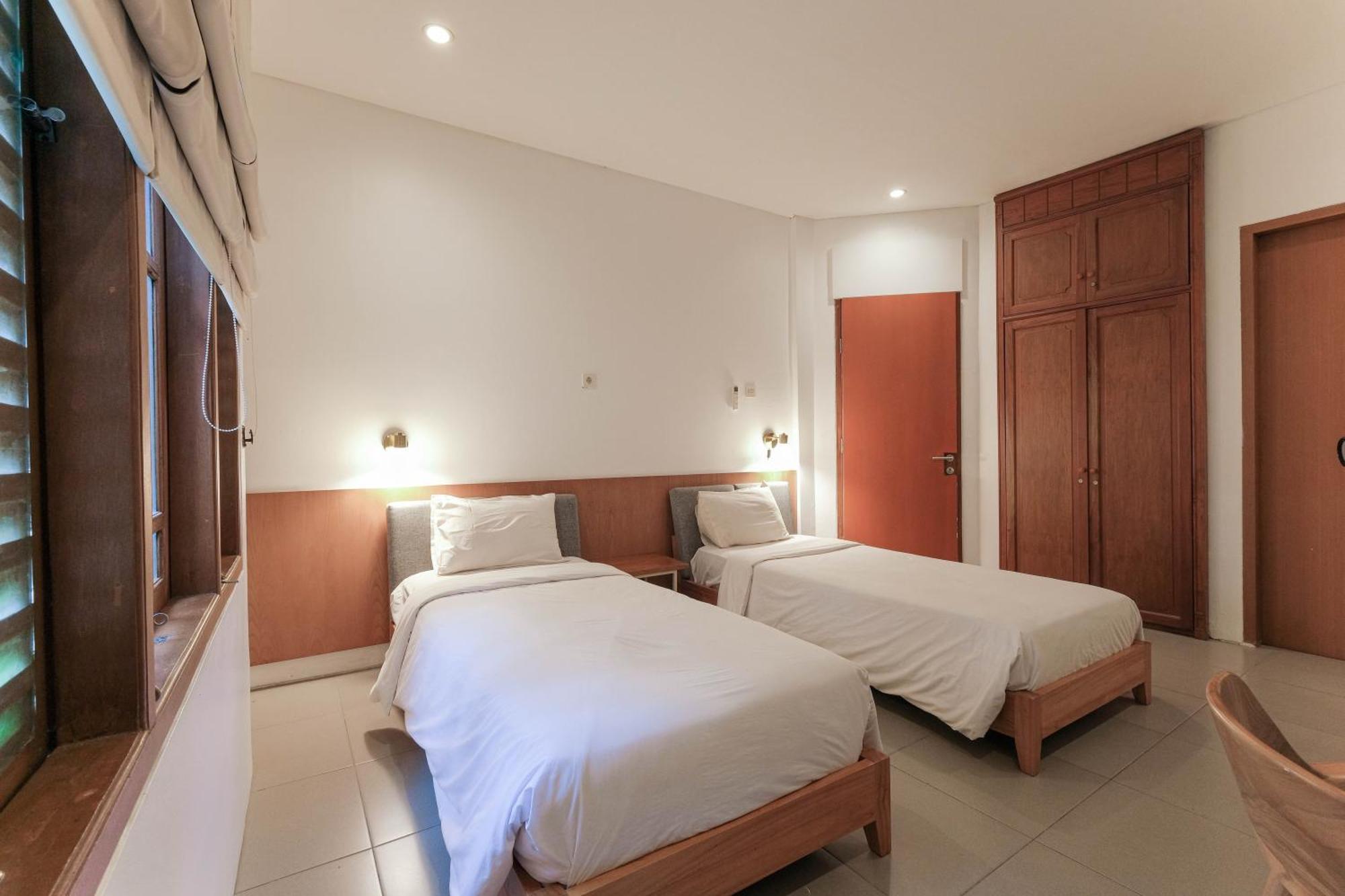 Bed and Breakfast Djajanti House Semarang Zewnętrze zdjęcie