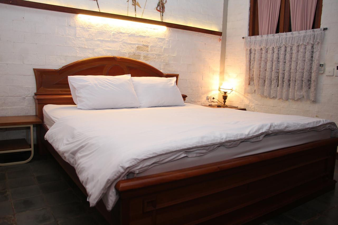 Bed and Breakfast Djajanti House Semarang Zewnętrze zdjęcie